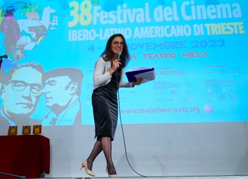 Francesca Mometti, Direttore organizzativo del Festival, conduce la Cerimonia di Premiazione